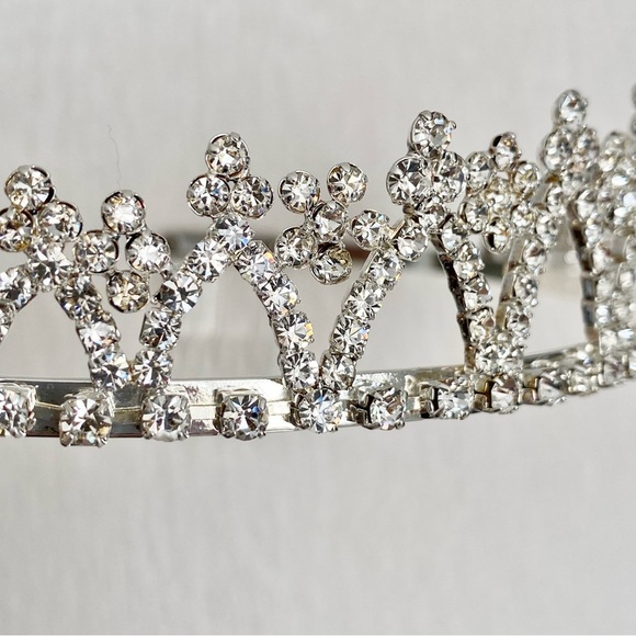 David's Bridal Sparkling Silver Rhinestone Tiara - Picture 5 of 7